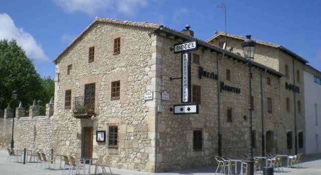 Hotel Puerta Romeros, Забронировать Отель Бургос Burgos Province, рядом с Винный погреб Рафаэля Лопес-де-Эредия