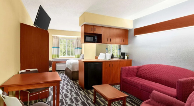 Люкс Microtel Inn & Suites by Wyndham Thomasville/High Point/Lexi