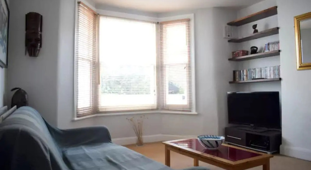 Lovely 2 Bed Apartment with Garden, Varaa Huoneisto Asunnot kohteessa Merseyside, Huoneisto