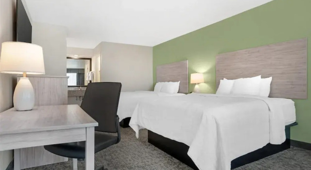 Четырёхместный номер Standard с красивым видом из окна Best Western Navarre Waterfront