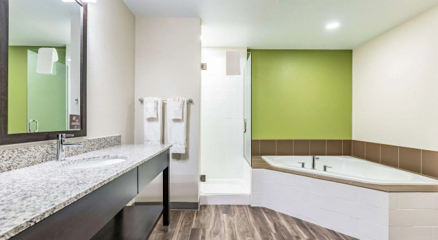 Двухместный люкс Sleep Inn & Suites Mt Hope near Auction & Event Center