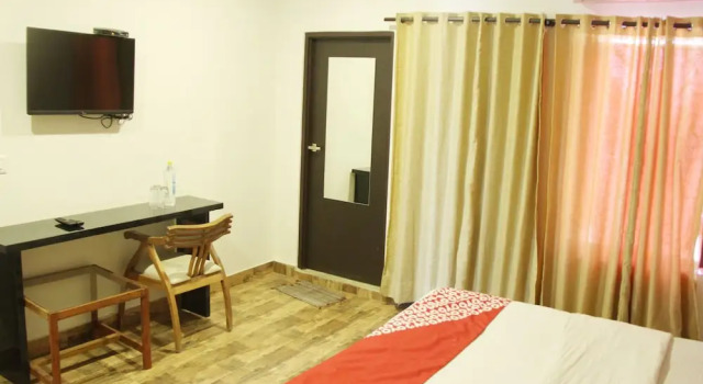 OYO 14353 Hotel Roxas