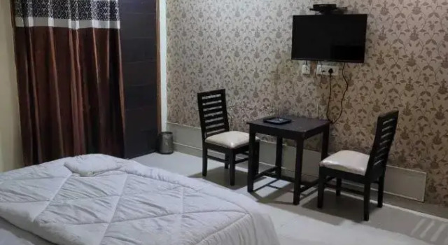POP 70075 Hotel Nestinn, Varaa Hotelli Faridabad Haryana