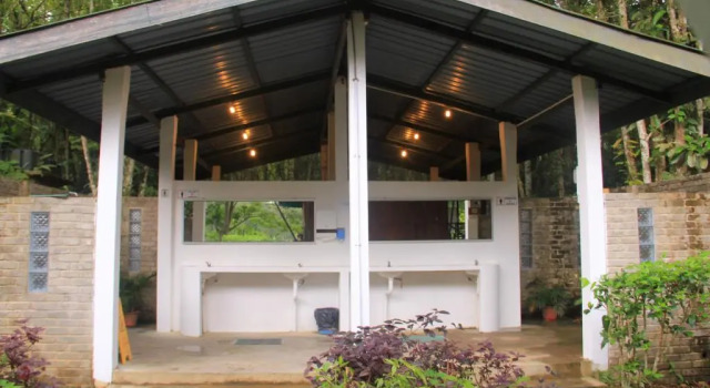 Кровать в общем номере Tanini Kinabatangan (Formerly Known as Nature Lodge Kinabatangan)