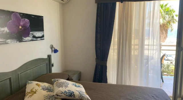 Двухместный номер Standard с балконом и с видом на море Hotel La Villa