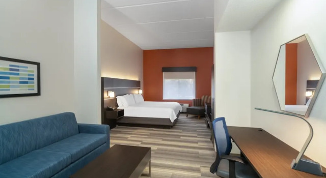 Двухместный люкс Holiday Inn Express Hotel & Suites Bluffton at Hilton Head Area by IHG