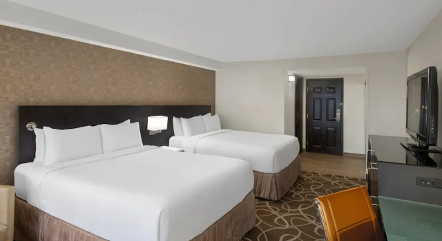 Четырёхместный номер Premium Crowne Plaza Kitchener-Waterloo by IHG