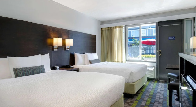 Четырёхместный номер Superior Days Inn by Wyndham Victoria Airport Sidney