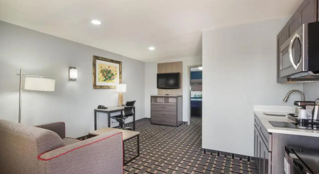Люкс Knights Inn and Suites Salem