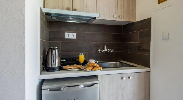 Двухместный номер Standard с балконом Kolevri Studios - 650m from Laganas Center, by ZanteWize