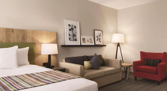 Двухместный люкс Country Inn & Suites by Radisson, Belleville, ON