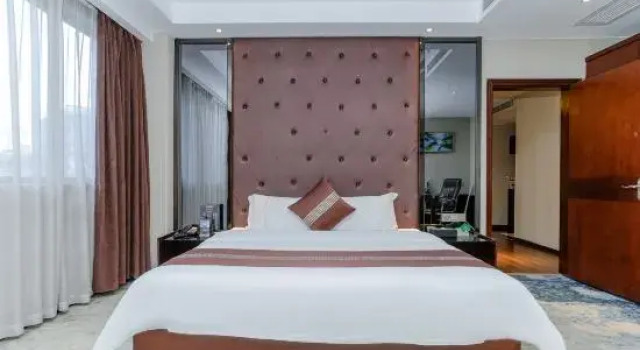 Люкс Business Golden Hotel