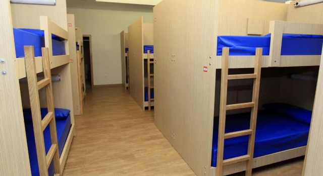 Кровать в общем номере El Albergue del Montero