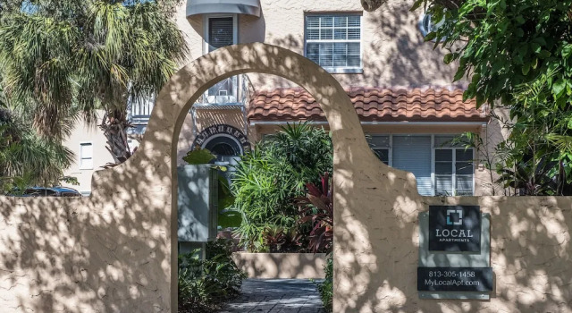 1 BR with Parking next to Bay and Shopping by Frontdesk, Book Lejlighed Tampa Florida