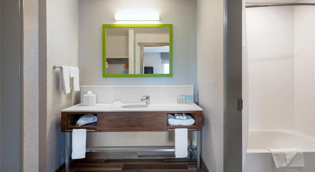 Четырёхместный люкс Hampton Inn & Suites Edmonton St. Albert, Ab