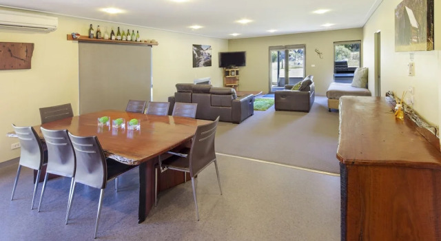 Kickenback Chalet - 2BR Chalet l Gym l Indoor Pool l Tennis Court l WiFi l Air-Con, Book Chalet Crackenback Kosciuszko National Park