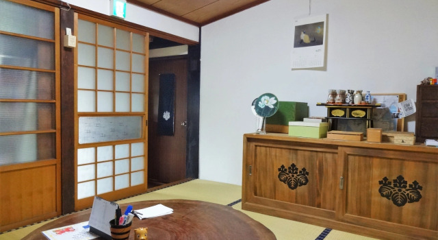 TAKIO Guesthouse, Book Hotel Hoteller i Higashiosaka med parkering, Parkering