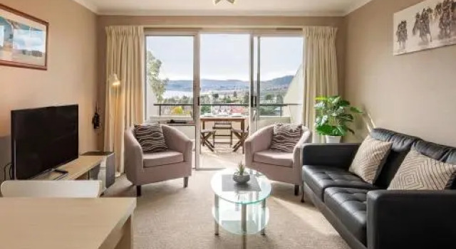 Cascades 18/3 Kurrajong Street