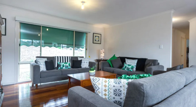 Chalet Of Rye, Book Chalet Rye 