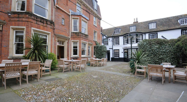 Rutland Arms, Varaa Hotelli Newmarket 