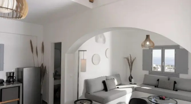 Люкс с балконом и с видом на море The Vine Suites