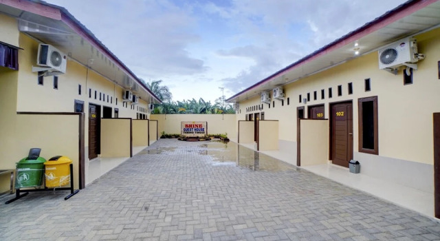 RedDoorz at Shine Guest House Tebing Tinggi, Reserva ahora Hostal o pensión Tebing Tinggi North Sumatra Province