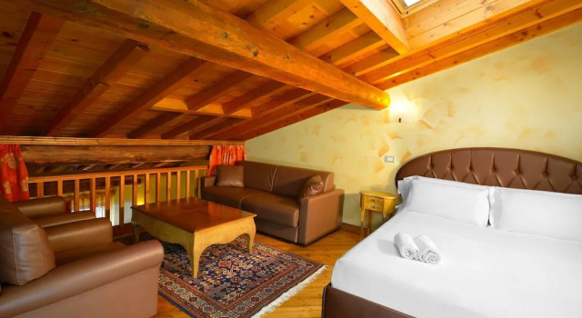 Четырёхместный номер Standard с балконом City Centre Rooms and Apartments