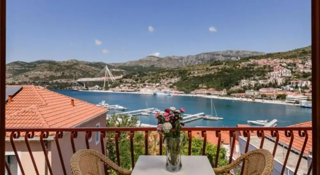 Апартаменты c 1 комнатой с балконом и с видом на море Villa Valjalo