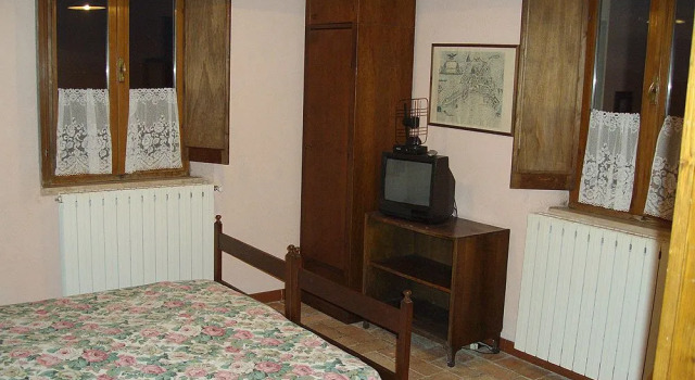 Il Cardo, Varaa Hotelli Todi Umbria