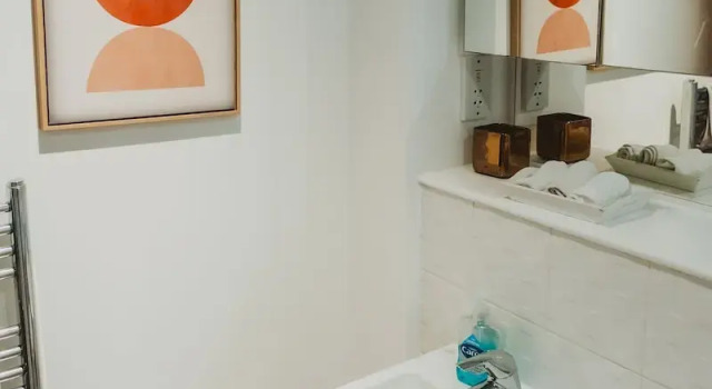 Апартаменты Lovely Bohemian Apartment in Heart of City Life