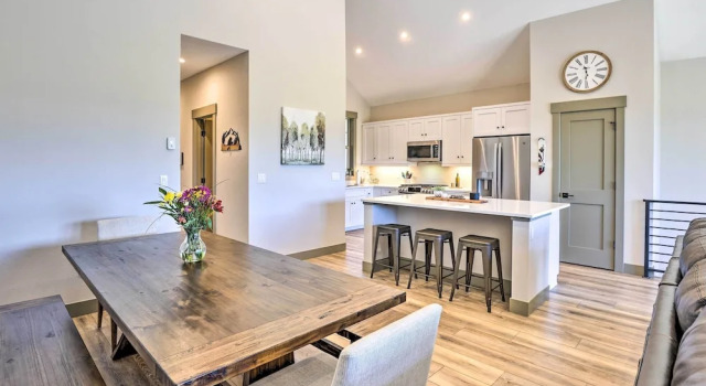 Апартаменты с 4 комнатами с балконом 3 Mi to Granby Ranch: Townhome w/ Balcony & Views