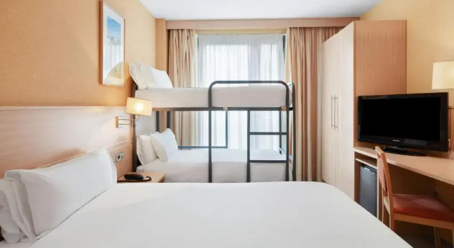 Четырёхместный номер Standard Отель B&B Hotel Tarragona Valls