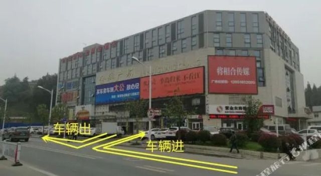 Vienna 3 Best Hotel (Nanjing Hongyang Plaza Chengxian College Metro Station Branch)