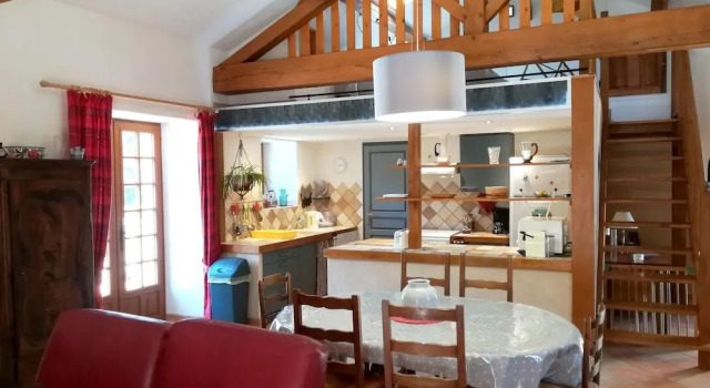 House With 4 Bedrooms in Saint-pierre-de-côle, With Private Pool and F, Prenota Casa vacanze Hotel a Aquitania con parcheggio, Parcheggio