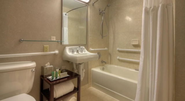 Двухместный семейный люкс Executive Floor Hilton Houston Westchase