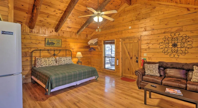 Peaceful Cabin w/ Hot Tub - Near Broken Bow Lake!