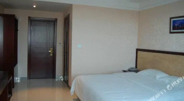 Четырёхместный люкс Shifu Business Hotel