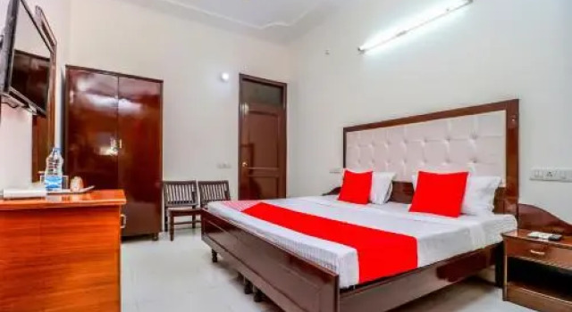 OYO 11036 Preet Lodge Mohali, Book Hotel Mohali Punjab
