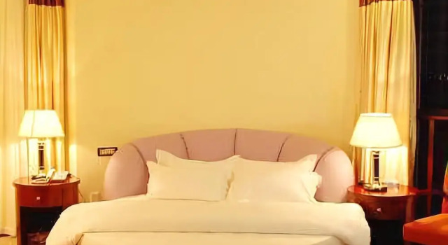 Lavande Hotel, Забронировать Отель Отели Гуйян с парковкой, рядом с Modern Capital, Парковка