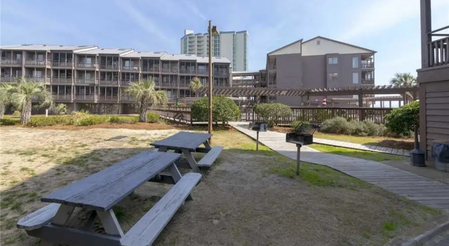 Tilghman Beach and Racquet #107 3 Bedrooms 2.5 Bathrooms Condo, Забронировать Апартаменты/квартира Отели Норт-Миртл-Бич с парковкой, рядом с Парк развлечений OD Pavilion, Парковка