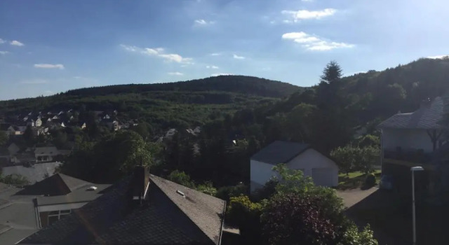 Апартаменты с балконом Ferienwohnungen Pellenzblick - Wohnen auf Zeit