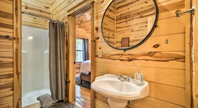 Коттедж Broken Bow Cabin w/ Hot Tub ~ 6 Mi to Lake!