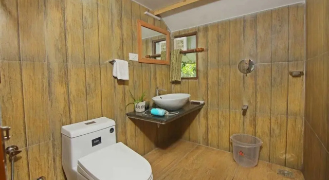 Коттедж с балконом и с видом на сад Spice Villa Thekkady