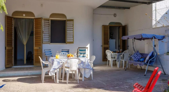Коттедж с 2 комнатами с балконом Sea View Villa Scirocco 30 Meters From The Sea