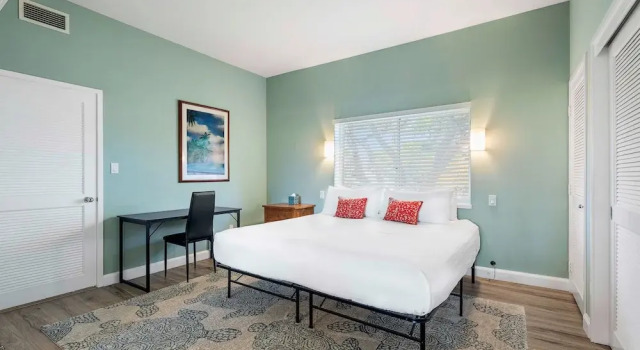 Corner Unit - AC & Wifi - Concierge Included - Vrkcv