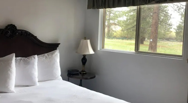 Двухместный номер Deluxe Bay Meadows Resort