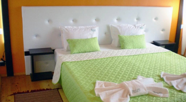 Hotel Paradise Place, Buchen Sie Hotel Kalofer Oblast Plowdiw