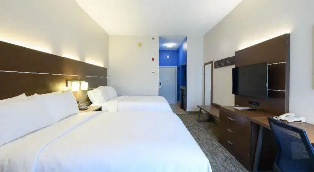 Четырёхместный люкс Holiday Inn Express Hotel & Suites Blythewood by IHG