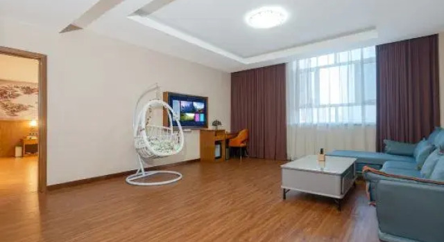 Люкс Business James Joyce Coffetel Hotel (Hami Yingbin Avenue)