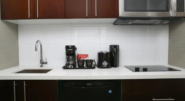 Четырёхместный семейный люкс Sandman Hotel Abbotsford Airport